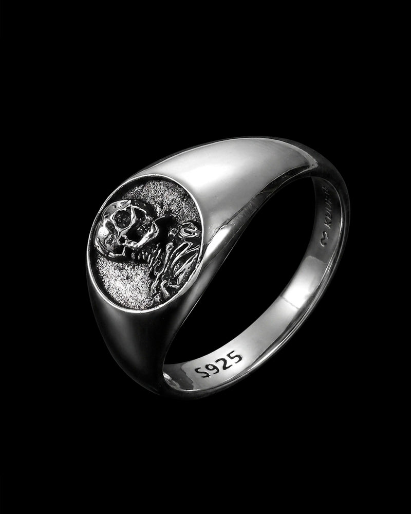 Skull of a Skeleton with Burning Cigarette - Ring